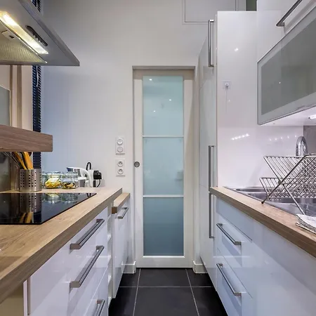 Childebert - Furnished - Downtown Apartment *